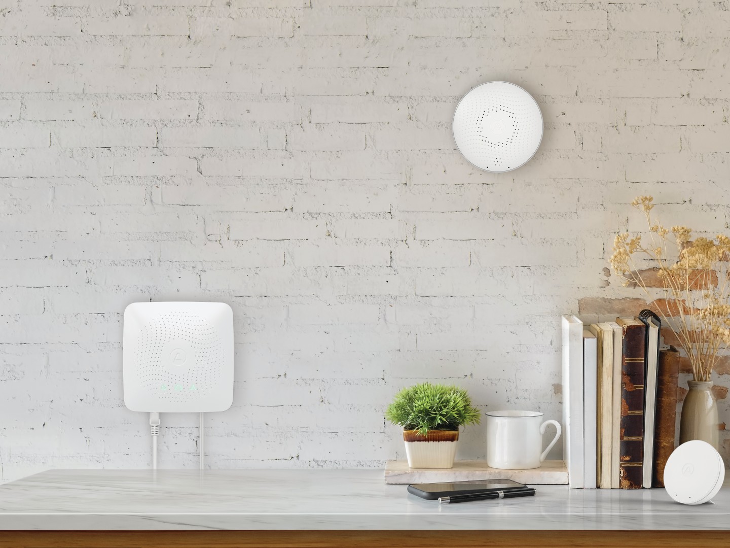 Interiør med ulike elektriske komponenter