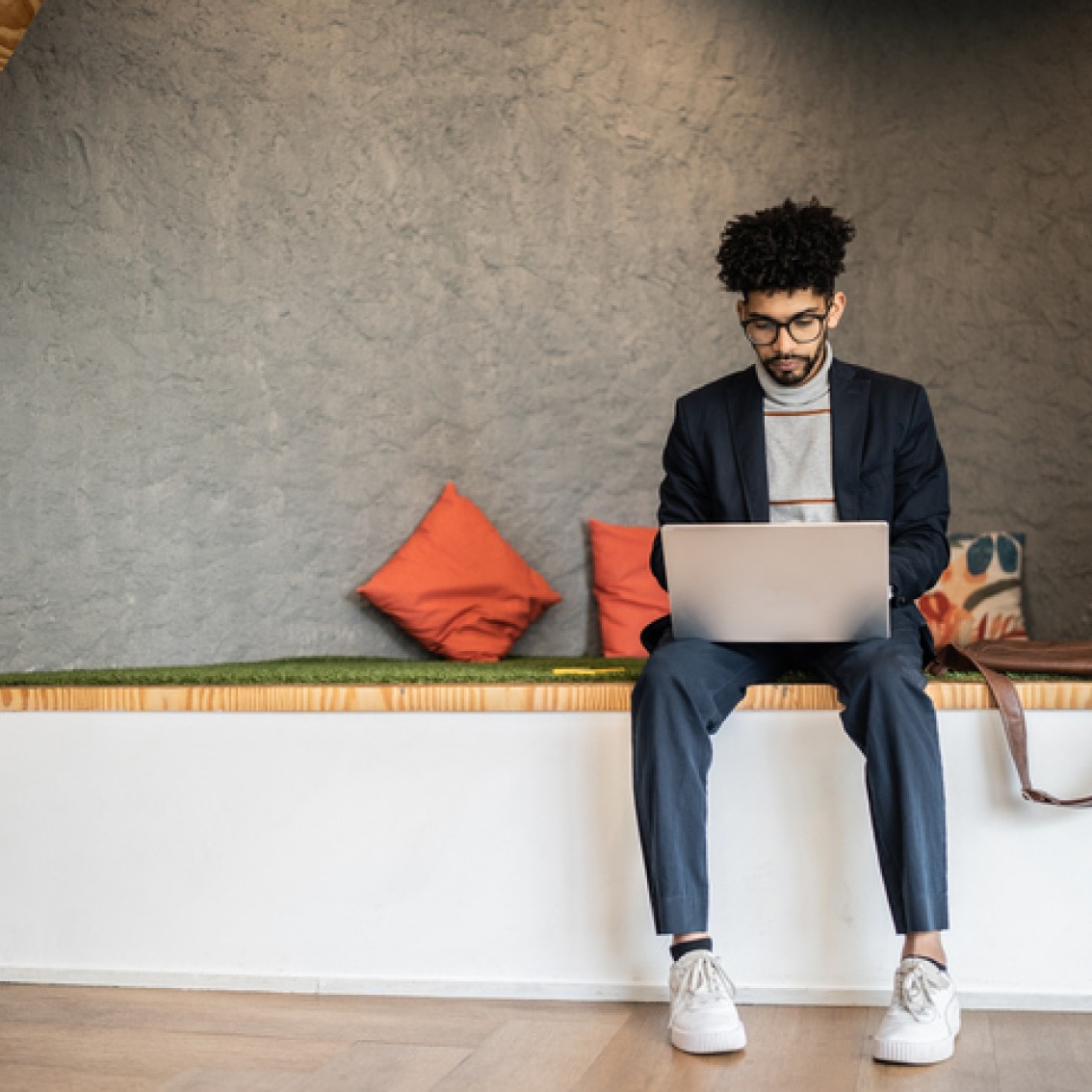 sok-etter-foretaksnavn-pa-laptop