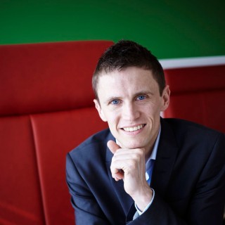 Nærbilde av mann i dress